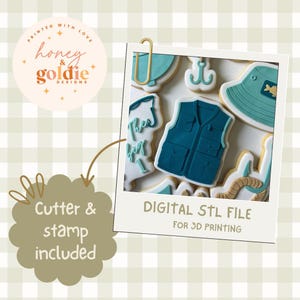 Könnte beinhalten: Eine Sammlung von Keksen zum Thema Angeln in Türkis und Weiß, darunter eine Weste, ein Hut und ein Angelhaken, auf weißem Hintergrund. Der Text "DIGITAL STL FILE FOR 3D PRINTING" und "Cutter & stamp included" ist enthalten.