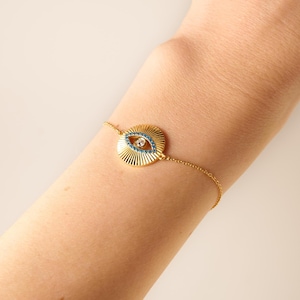 Gold Griechisch Evil Eye Armband - 18K überzogener zierlicher Schmuck - Handgemachter Schutzanhänger - Minimales Geschenk für Sie - Personalisiertes Armband