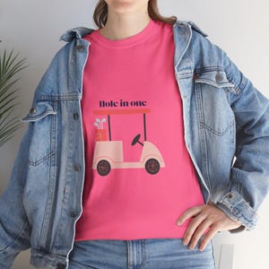 ゴルフカートコットンTシャツ - ゴルフ愛好家、カジュアルウェア、パーソナライズギフト、誕生日、スポーツイベント、夏のお出かけ、ギフトに最適