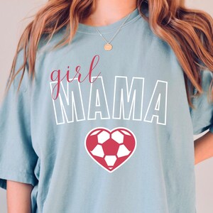 Niedliches Fußball Mama T-Shirt, Muttertagsgeschenk für Fußball-Mama, Geschenk für Fußball-Liebhaber-Mama-Shirt, Muttertag, Fußball-Saison-Mama-T-Stück, Spieltag-T-Stück