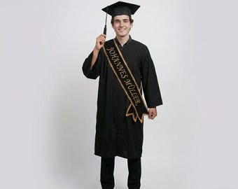 Banda de terciopelo personalizada – Banda bordada personalizada para graduación o concurso de belleza, reina de belleza, estudiante de último año, título de ganadora
