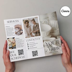 Canva三つ折りパンフレットテンプレート：QRコード付きビジネスマーケティングパンフレット