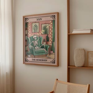 Homebody Skeleton Wandkunst, gemütliches Goth-Dekor, lustiges introvertiertes Geschenk, Soul Deck Tarot Druck, Skelett Poster, emotionale Wandkunst