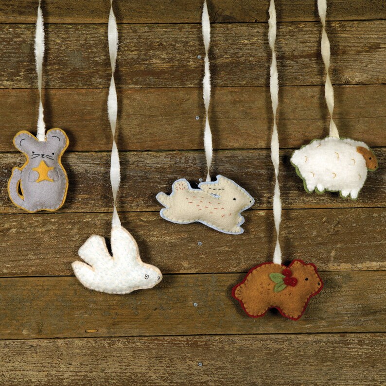 Handstitched wool felt ornament bear with holly by kata Etsy