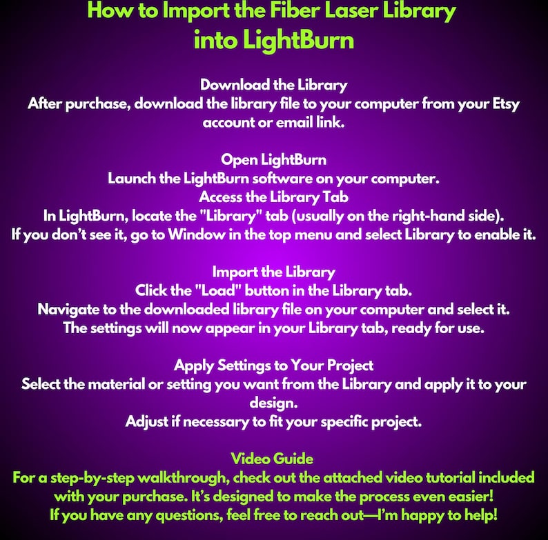 Pu&ograve; includere: Un grafico viola con testo verde e bianco spiega come importare una libreria laser a fibra in LightBurn. Le istruzioni riguardano il download, l'apertura e l'importazione della libreria, pi&ugrave; una guida video.