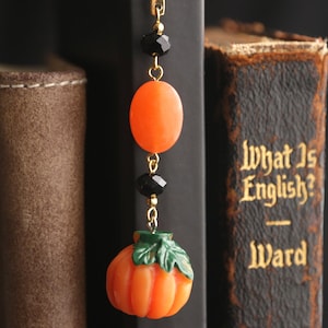 Halloween Pumpkin Bookmark. Beaded Bookmark. Halloween Bookmark. Book Hook Bookmark. Halloween Gift. Handmade Book Charm.