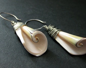 Silver Wire Wrapped Spiral Seashell Earrings. Shell Earrings in Silver. Wire Wrapped Earrings.