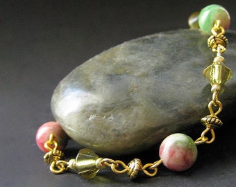 Pulsera de jade arcoíris. Pulsera de piedras preciosas. Pulsera de Oro en color Rosa y Verde. Pulsera hecha a mano del Carnaval de Verano.