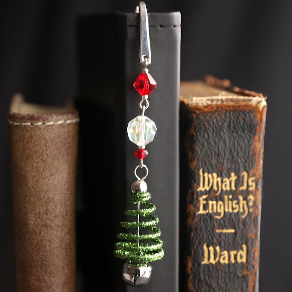 Dije de libro con forma de árbol de Navidad. Marcapáginas navideño. Marcapáginas con cuentas. Marcapáginas navideño con campana plateada. Marcapáginas con gancho. Marcapáginas hecho a mano.