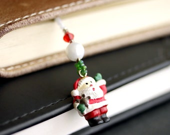 Waving Santa Book Charm. Green and Red Beaded Bookmark. Book Decor. Library Decor. Holiday Bookmark. Christmas Book Thong.