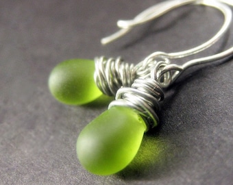 Teardrop Earrings, Green Earrings, Briolette Earrings in Glass. Silver Wire Wrapped. Handmade Earrings.