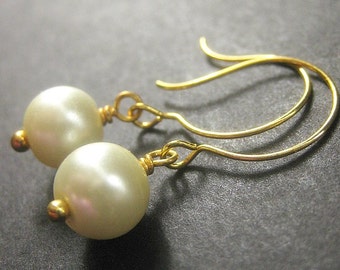 Handmade Pearl Earrings in Color of Your Choice. Bridesmaid Earrings. Handmade Jewelry.
