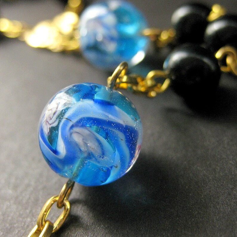 Single Decade Pocket Rosenkranz, Blaue Glasmurmeln, Gold. Handmade Schmuck Bild 2