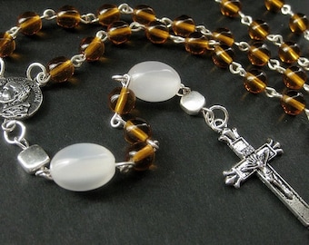 Santo Rosário. Rosário laranja com prata. Rosário feito à mão.