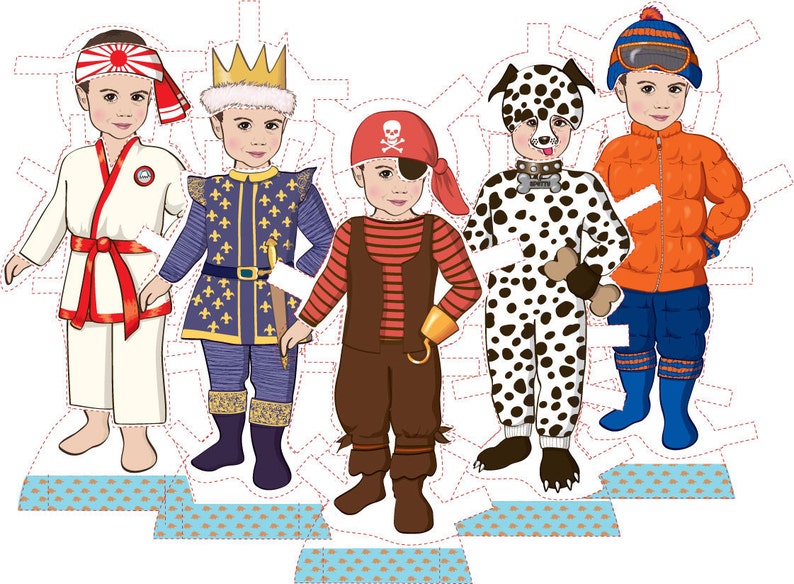 Pu&ograve; includere: Cinque bambole di carta vestite con costumi diversi. Le bambole sono un bambino di karate, un re, un pirata, un dalmata e uno sciatore. Le bambole sono tutte in piedi su uno sfondo a motivi blu e bianchi.