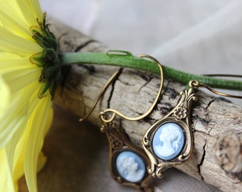 Pendientes de camafeo azul, joyería victoriana vintage, regalo romántico para ella, hechos a mano en EE. UU.