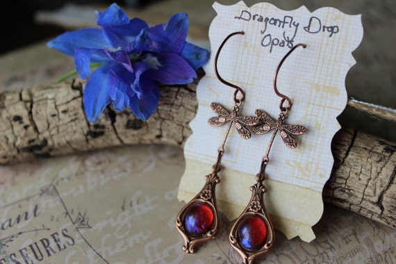 Boucles D'oreilles Pendantes - Forme Goutte Avec Motif Fleur Et Libellule, Plaqué Rhodium Or - Neuf Avec étiquettes