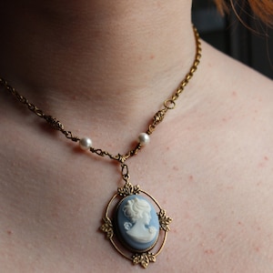 Blauwe cameeketting, Kathrine's ketting, op Vampire Diaries geïnspireerde ketting, bruiloft, iets blauws, gratis verzending, bruid, afstudeercadeau