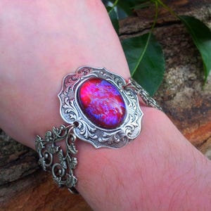 Herzen auf Feuer Armband, Morning Glory Vine Fantasy Schmuck, RPG Geschenk für sie