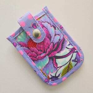 Mini billetera minimalista / Tarjetero extraíble / Tula Pink Untamed / Peonía