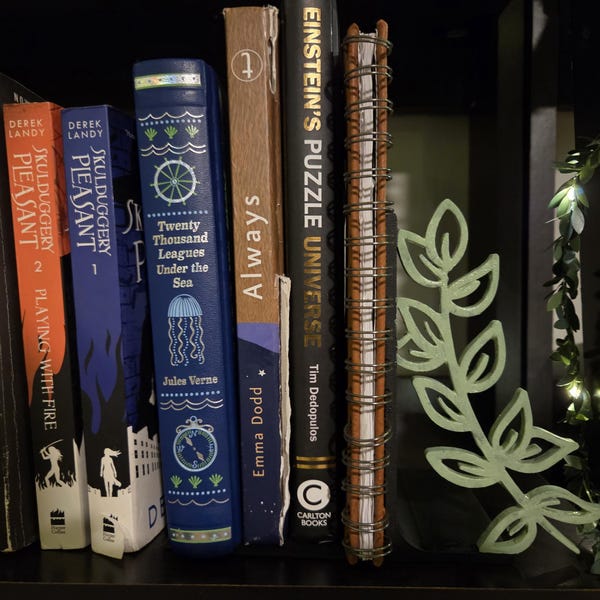 Leaf bookend