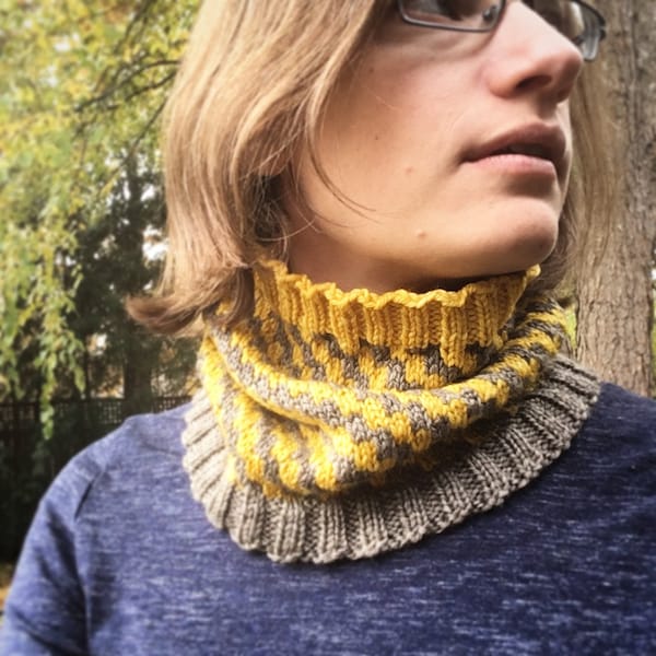 Knitted Cowl Pattern, DK yarn pattern, knit cowl, knitting pattern cowl, Knit Your Own, Knit Pattern, Garden Yarn Spiral Cowl