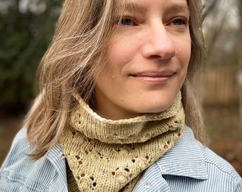 Cat Tracks Cowl Knitting Pattern, Lace Paw Print (Digital Download)