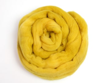 Natural Dye USA Wool Roving 2oz, Hand Dyed Spinning Fiber, Plant Dyed Felting Wool, Handpainted Wool Top, Rambouillet Wool, Colombian