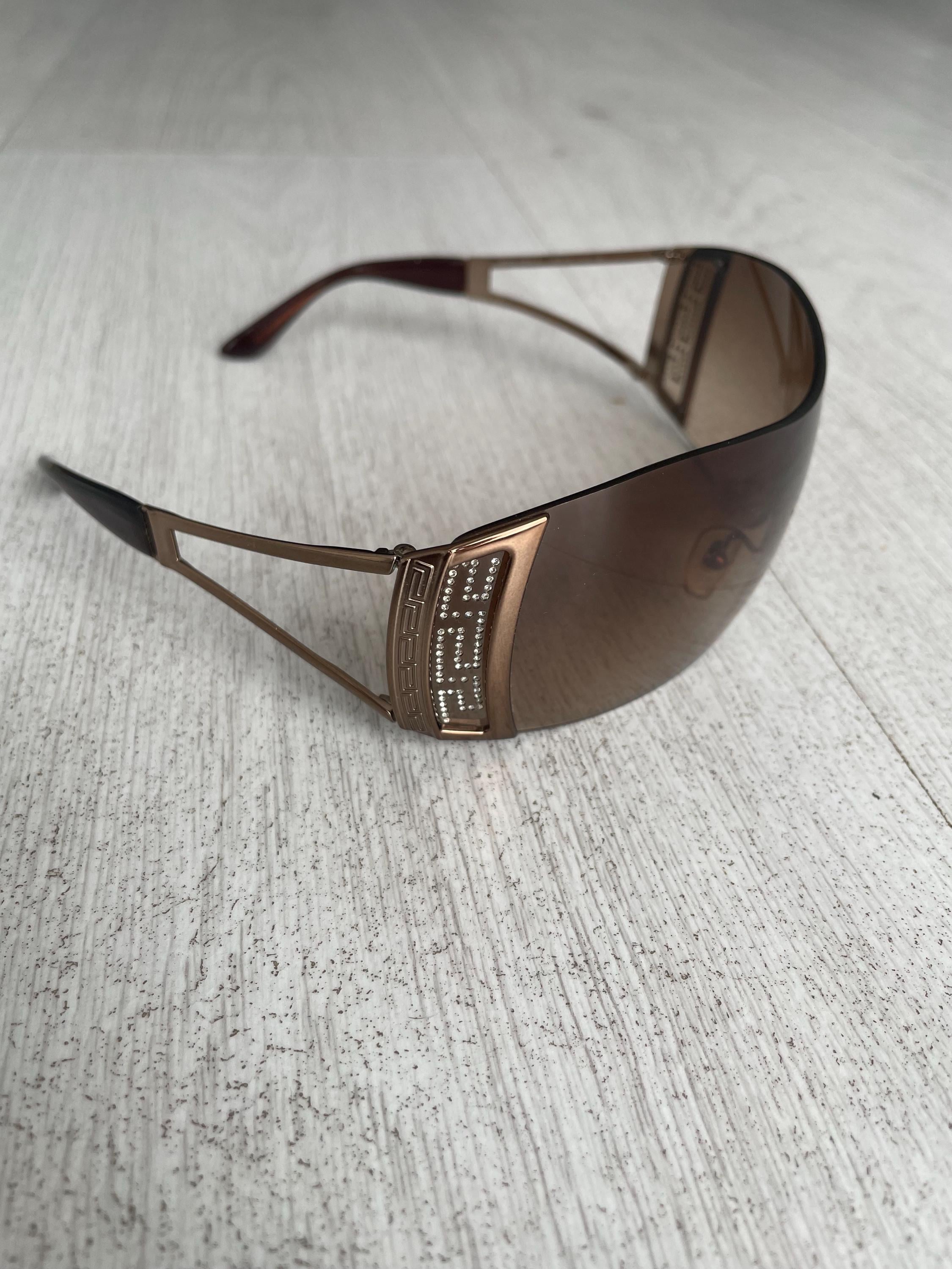 Versace sunglasses model 2058-B, with case Versace Greca 2058-B Shield Sunglasses w/ Box & Case – OLIVER main image 4