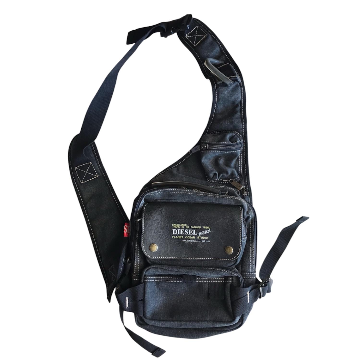 バッグ Diesel Y2K Black Leather Body Bag Sling Vintage Diesel Sling Bag - Etsy