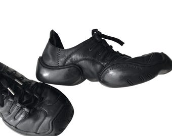MARITHÉ + FRANÇOIS GIRBAUD Zapatillas deportivas vintage de piel oscura, estilo híbrido, experimental, utilitario, deconstruido, gótico, archivo urbano, vanguardia, EU37