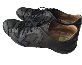 MARITHÉ + FRANÇOIS GIRBUD Vintage Sneaker aus dunklem Leder perforiert getäfelt Experimentelles Utilitarismus Dekonstruiertes Archiv Avantgarde EU 37