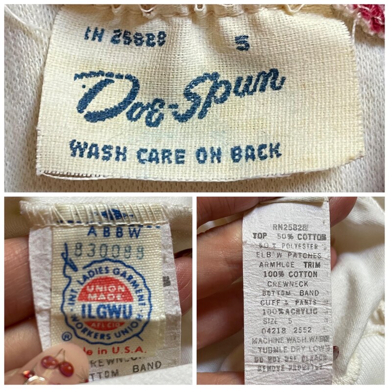 Op de afbeelding: Close-up van verschillende kledinglabels. Het hoofdlabel luidt "Dot-Spun" in blauw schrift. Andere labels tonen kledingdetails, waaronder maat 5, materiaalsamenstelling en wasvoorschriften. De labels bevatten ook vakbondslabels.