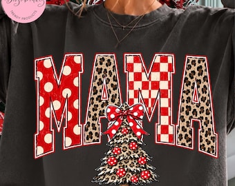 Mamá navideña PNG, diseño de camiseta para mamá navideña, mamá con estampado de leopardo y cuadros de búfalo, regalo para mamá navideña, mamá leopardo PNG, sublimación de árbol de Navidad