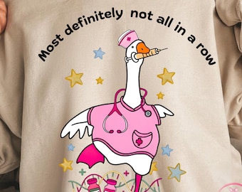 Rolig sjuksköterska anka PNG, absolut inte alla i rad t-shirtdesign, sjuksköterskelivshumor PNG, söt medicinsk anka sublimering, sjuksköterskepresent t-shirt