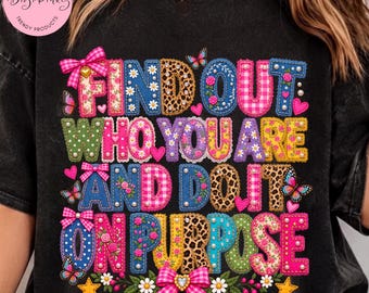 Frase inspiradora de Dolly Parton PNG, Descubre quién eres, Memorial de Dolly PNG, Diseño de camisa con lazo floral, Sublimación de chica de campo, PNG femenino