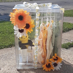 Wiederverwendbare Acryl Baby Geschenkbox | Newborn Shower Geschenk | Erinnerungsbox mit Name | Geschlechtsneutraler Baby-Geschenkkorb | Blumenbiene ~ BoxJoy