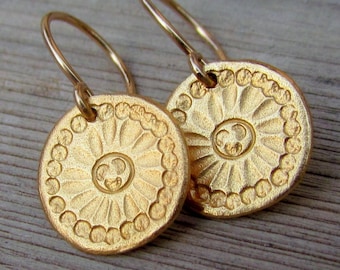 Gold Flower Disc Earrings, Hammered Gold Dangle Earrings, Small Gold Earings, Gold Earrings Dangle, Mandala Earrings