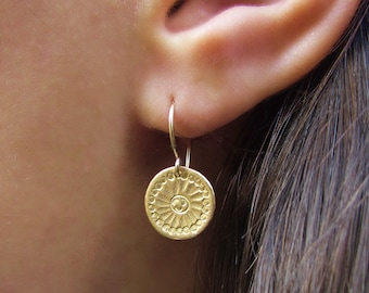 Gold Flower Disc Earrings, Hammered Gold Dangle Earrings, Small Gold Earings, Gold Earrings Dangle, Mandala Earrings