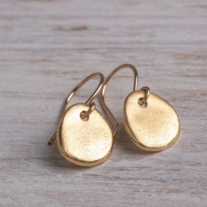 Circle Earrings, Gold Disc Earrings, Gold Earrings, Gold Earring, Simple Gold Dangle Earrings, Organic Shape Earrings