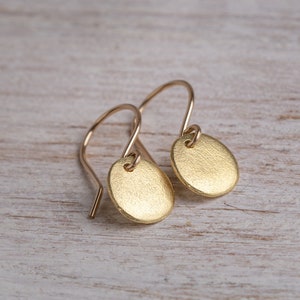 Circle Earrings, Gold Disc Earrings, Gold Earrings, Gold Earring, Simple Gold Dangle Earrings, Organic Shape Earrings