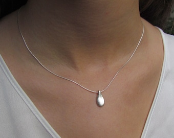 Dainty Silver Teardrop Pendant Necklace, Large Teardrop Necklace, Sterling Silver Raindrop Necklace, Hammered Teardrop Necklace