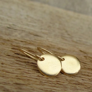 Circle Earrings, Gold Disc Earrings, Gold Earrings, Gold Earring, Simple Gold Dangle Earrings, Organic Shape Earrings