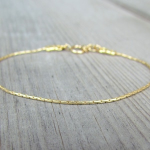 Gold Bracelet, Thin Gold Bracelet, Dainty Gold Chain Bracelet, Delicate Gold Layering Bracelet, Thin Chain Bracelet, Minimalist Bracelet