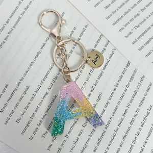 Llavero con nombre personalizado y letra inicial del alfabeto, llavero personalizado para ella, dije para bolso hecho a mano, accesorios de joyería para mujer.