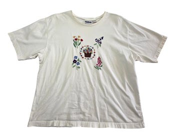 Vintage 90s T-Shirt Embroidered Floral Basket Vintage XL White Cottagecore Tee