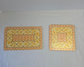 Vintage retro goudoranje onderzetters met geometrisch patroon, set van 2 MCM Kitchen