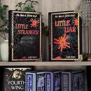 Tystnadens nät-duett [Little Stranger|Little Liar] av Leigh Rivers Rebinds, begränsad upplaga, målade kanter *TILLVERKAS PÅ BESTÄLLNING*