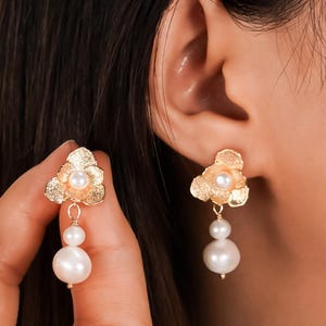 Pearl Floral Drop Earrings, Gold Pearl Dangle Earrings, Bridesmaid Pearl Earrings, Wedding Earrings, Birthday Prom Gift for Girls, Friends