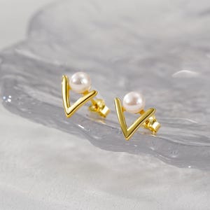 Gold Pearl Stud Earrings for Women, 925 Sterling Silver Geometric Triangle Earrings, Minimalist Earrings, Freshwater Pearl Gift for Her